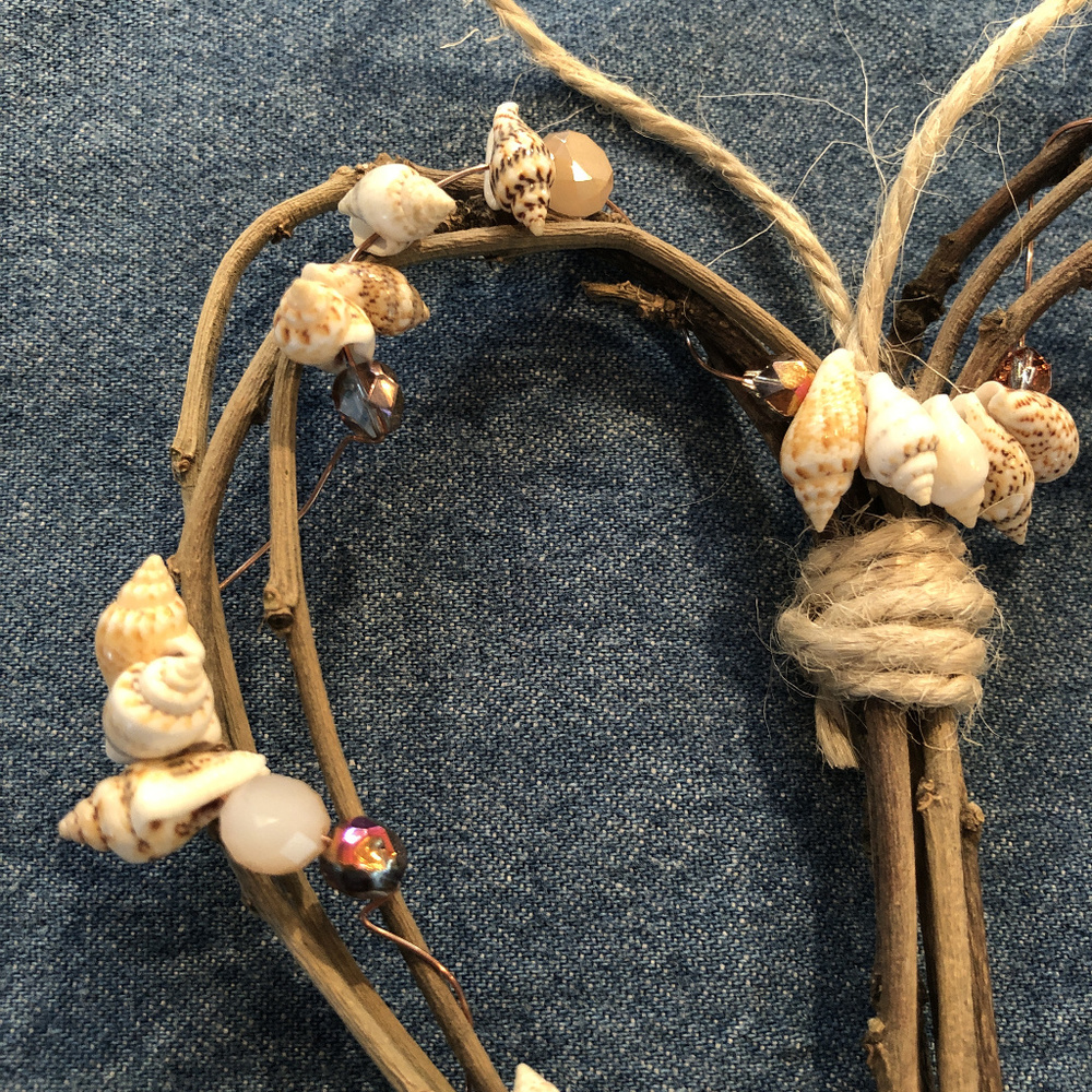 Twig heart with shells and crystals - Picture 3 of 3